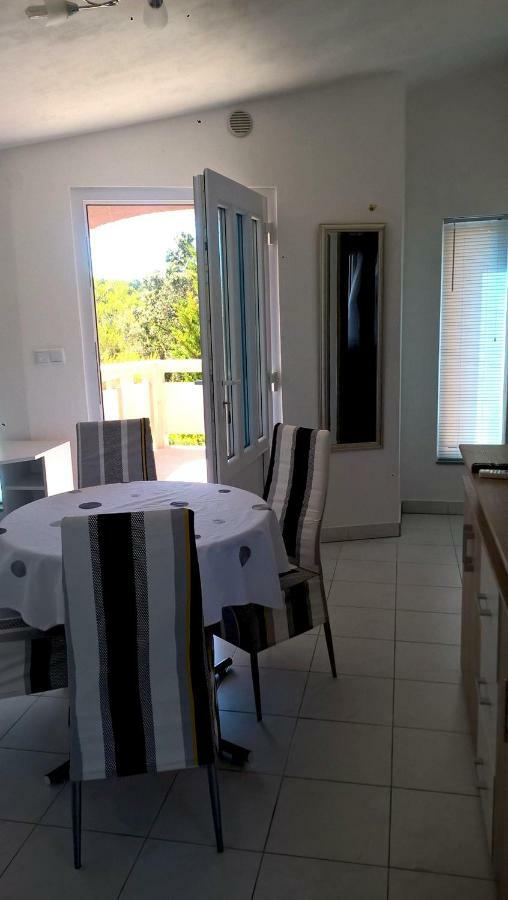 Apartment Kamelia Vir Zewnętrze zdjęcie